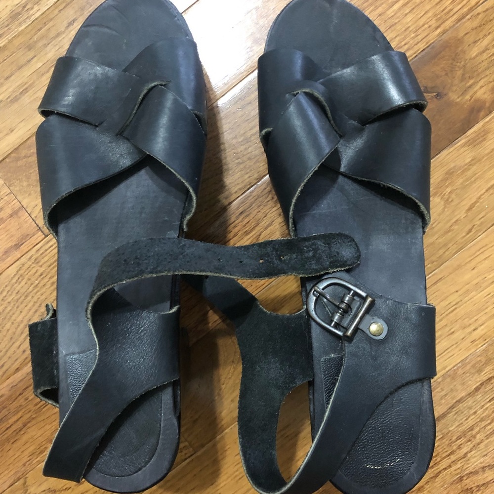 No. 6 Black CrissCross sandal